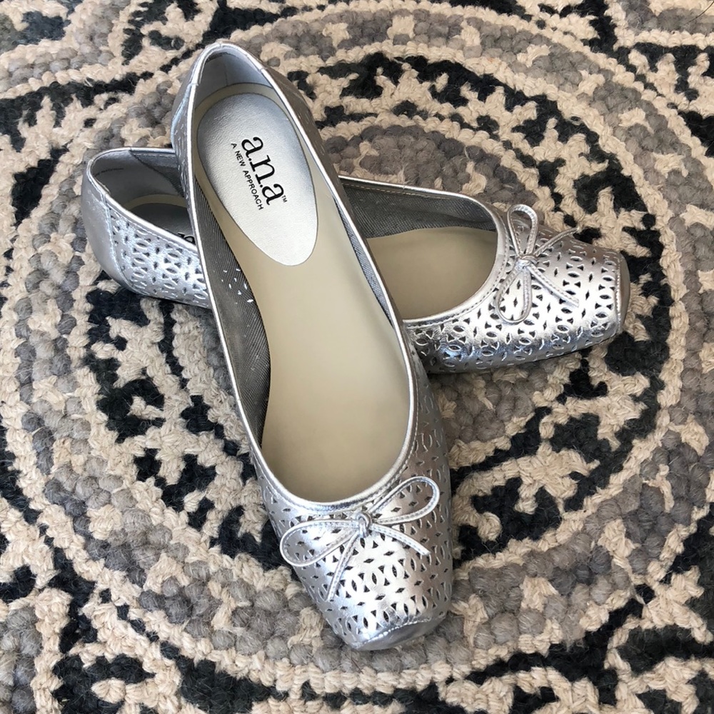 A New Approach a.n.a Silver Ballet Flats size 7.5